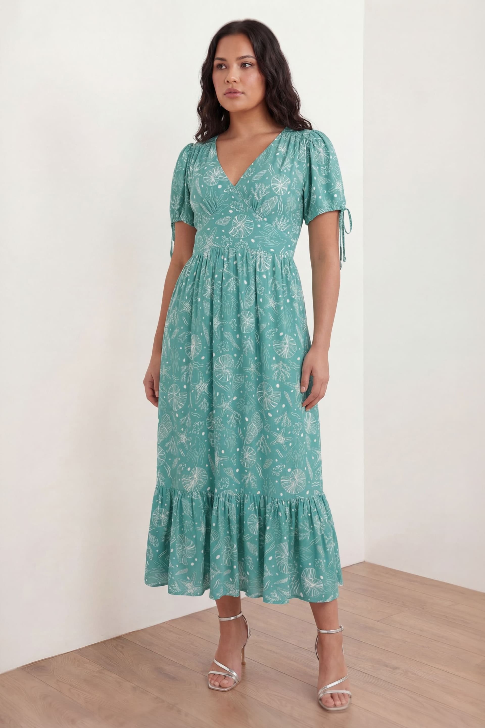 Lovedrobe Lovedrobe Women's Seashell Print Short Sleeve Open Back Midaxi Dress in Teal