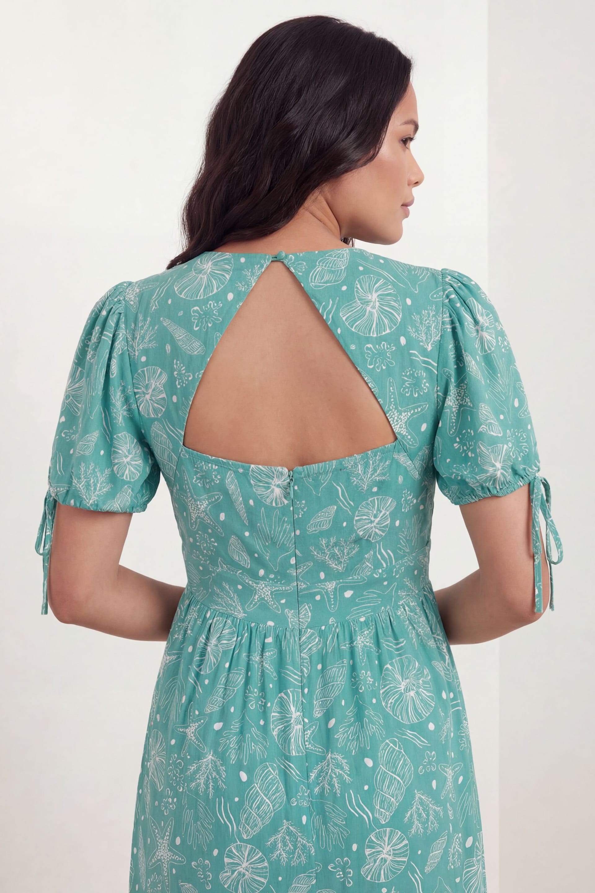 Lovedrobe Lovedrobe Women's Seashell Print Short Sleeve Open Back Midaxi Dress in Teal - 4