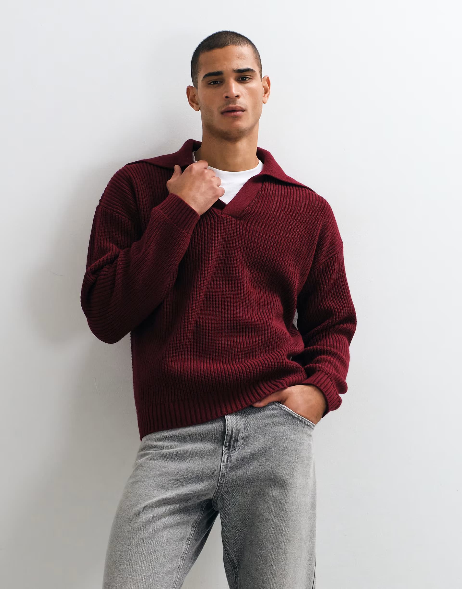ASOS ASOS DESIGN oversized knitted extreme open collar polo jumper in burgundy