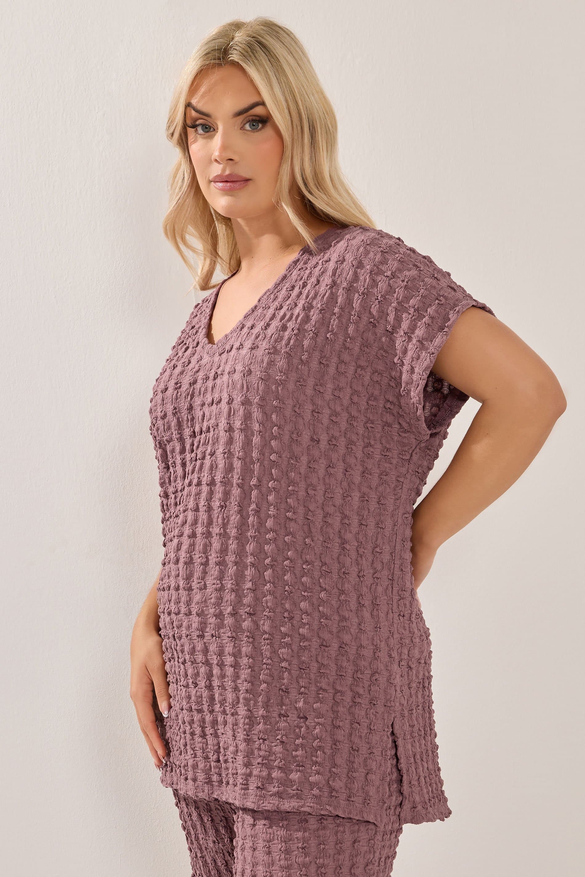 Yours Plus Size Dusky Pink Bubble Textured Tshirt