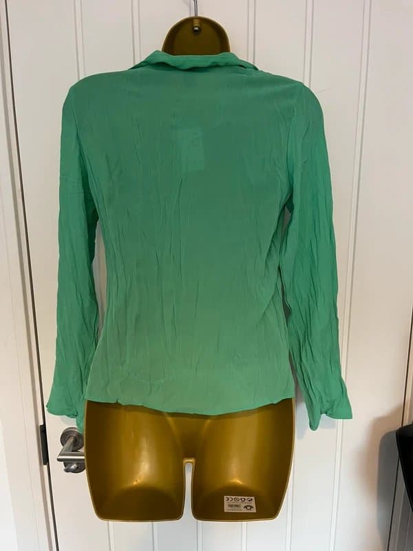 Primark Emerald green crinkle textured collared cuffed button up lightweight shirt blouse top