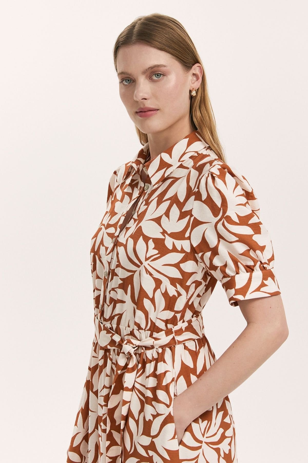 Finery London Finery London Women's Liana Floral Midi Tiered Dress in Brown - 4