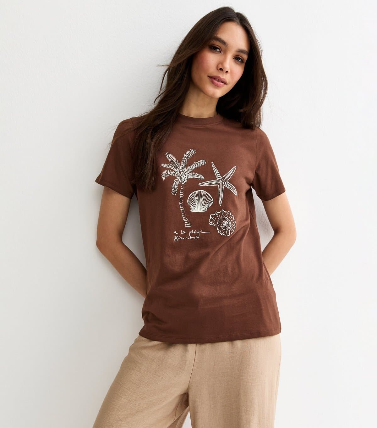 New Look Women's Dark Brown Palm Tree and Shell Print T-Shirt New Look