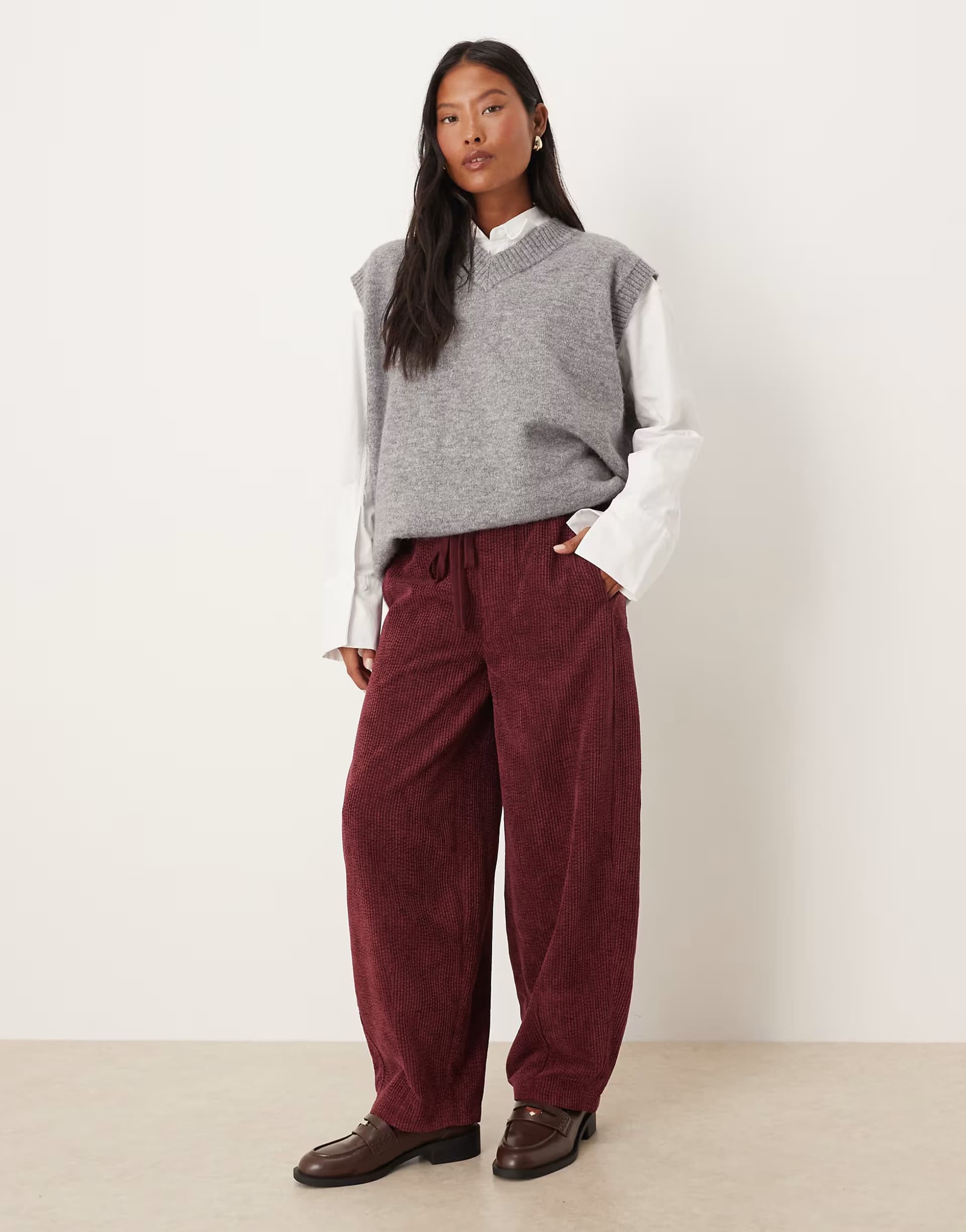 ASOS ASOS DESIGN Petite pull on barrel leg cord trousers in burgundy