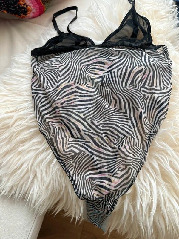 Never Fully Dressed Never fully dressed bodysuit, size 6