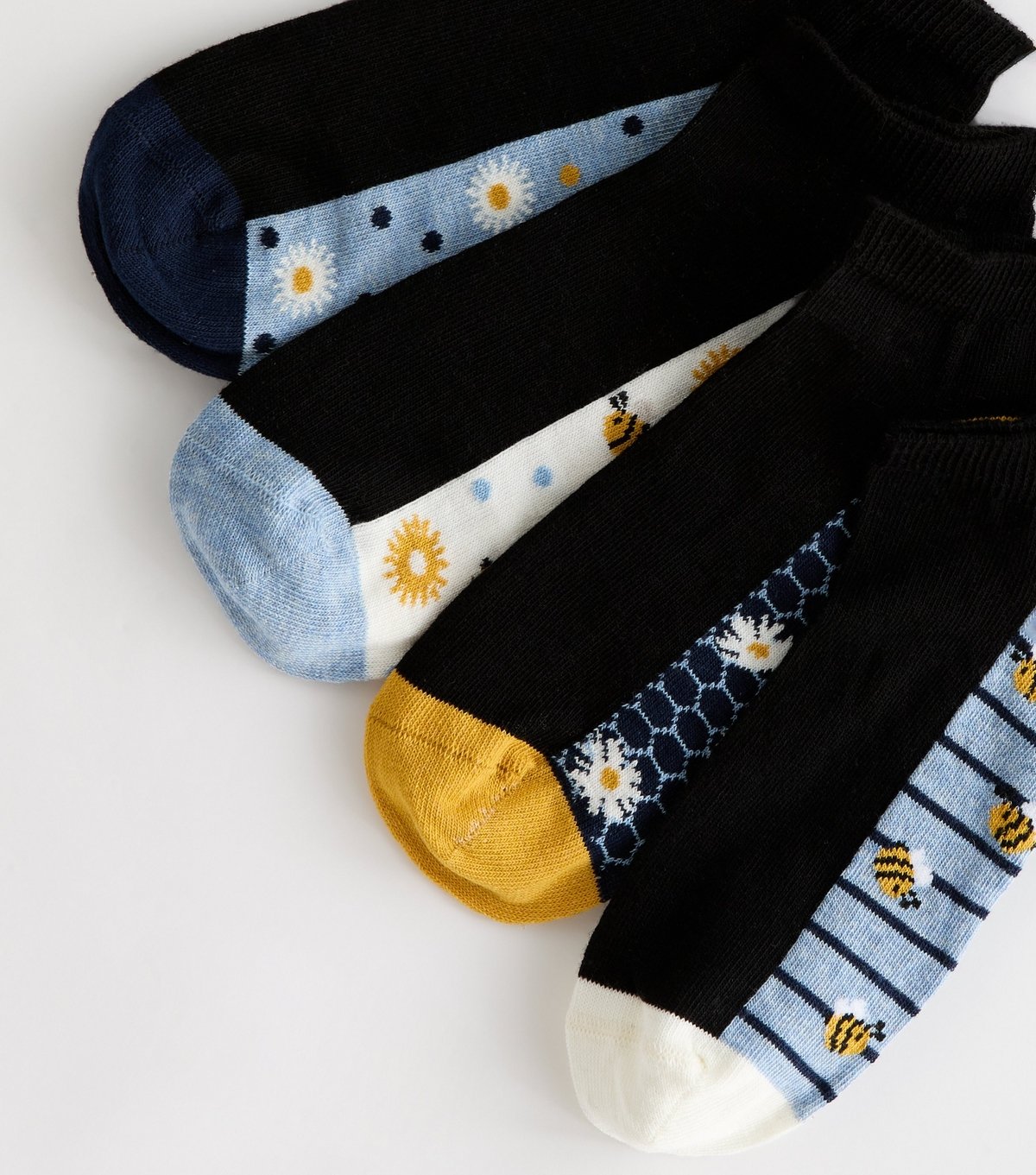 New Look Pack of 4 Black Bee and Floral Trainer Socks New Look - 2
