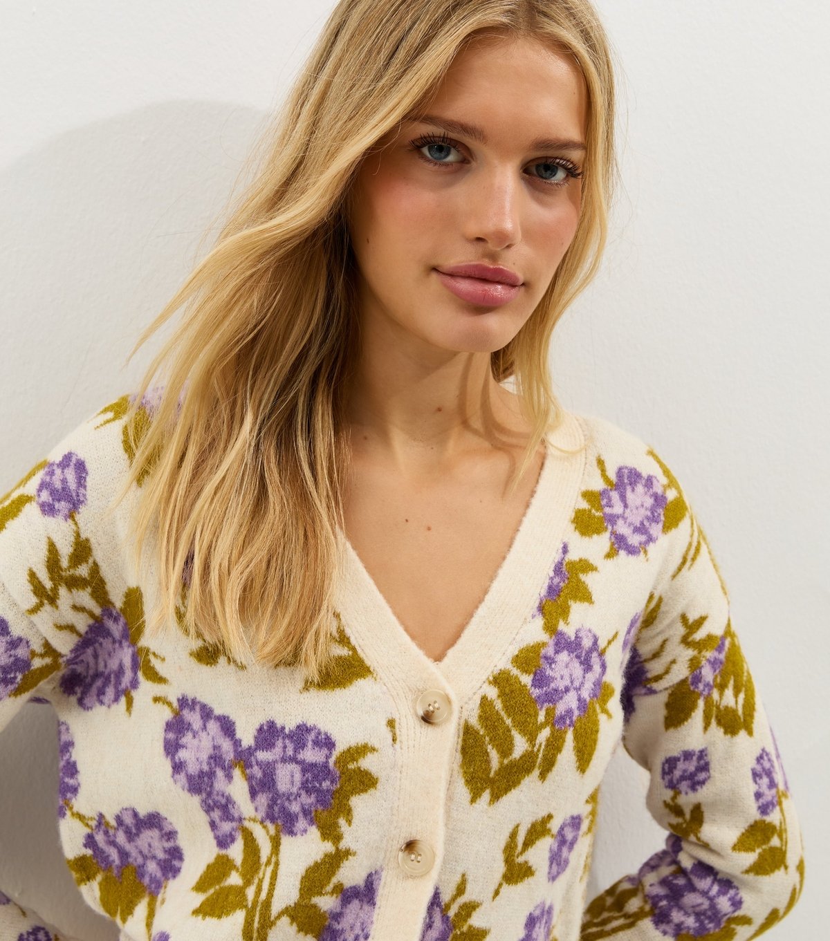 New Look Women's Cream Floral Patterned V-Neck Cardigan New Look - 2