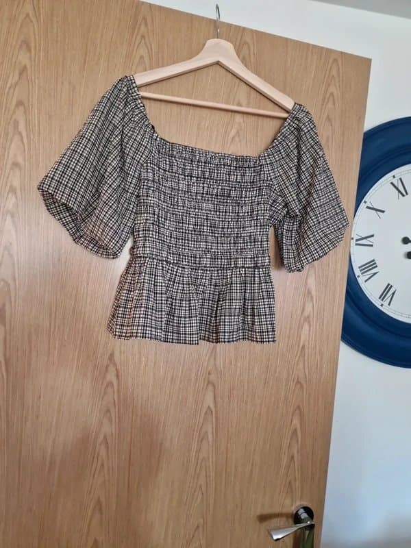 New Look New Look - Black & White checked blouse/top.  Ruched.  Size 14