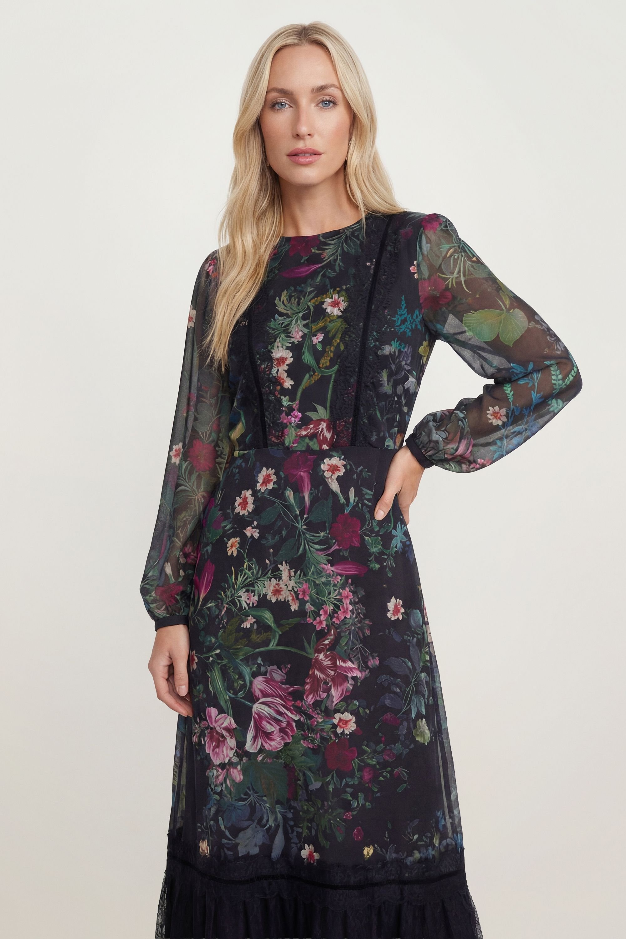 Oasis Oasis Women's Yoryu Chiffon Printed High Neck Maxi Dress in Purple - 4