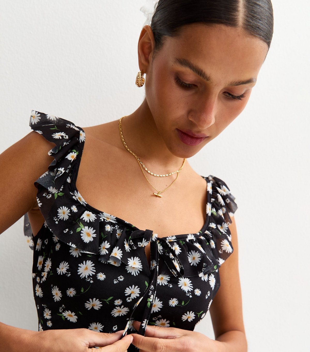 New Look Women's Black Daisy Print Frilly Trimmed Midi Dress New Look - 2