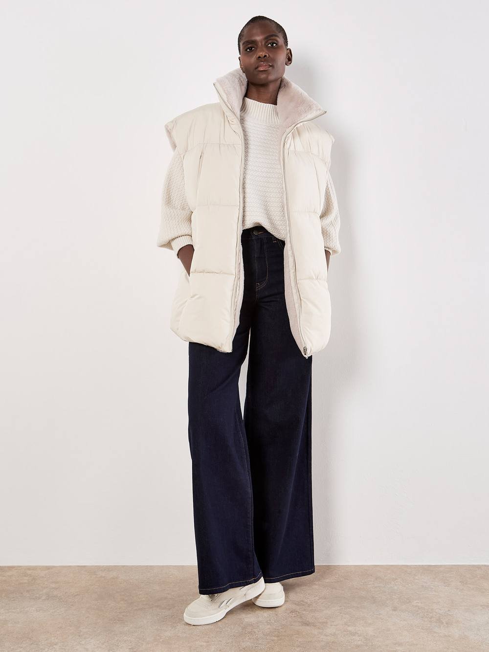 Apricot Apricot Women's Reversible Oversized Puffer Gilet in Cream - 2