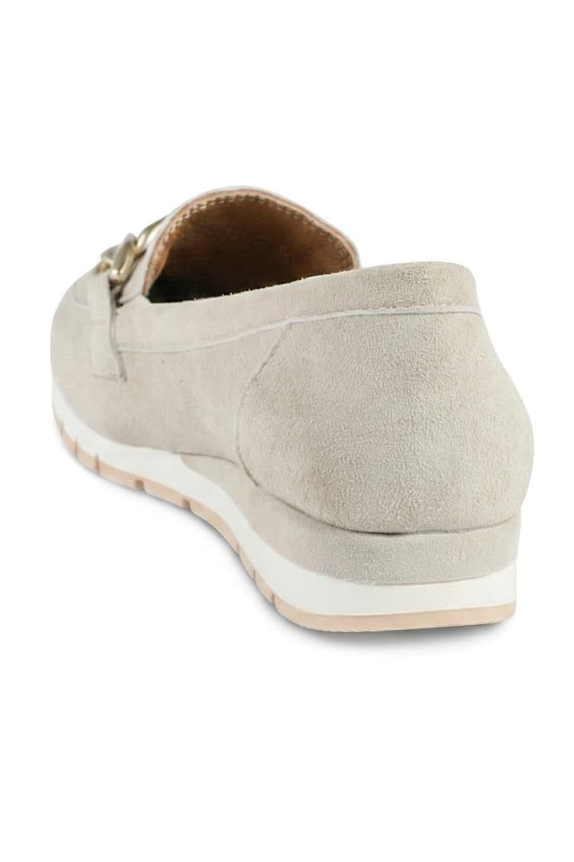 Jones Bootmaker Jones Bootmaker Women's Orsa Leather Chain Detail Loafers in Beige - 3