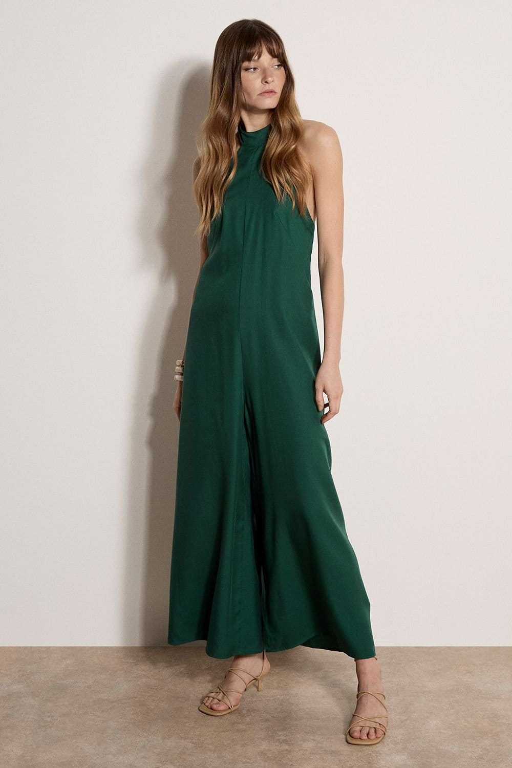 Apricot Apricot Women's Halter Neck Wide-Leg Linen Blend Jumpsuit in Green - 4