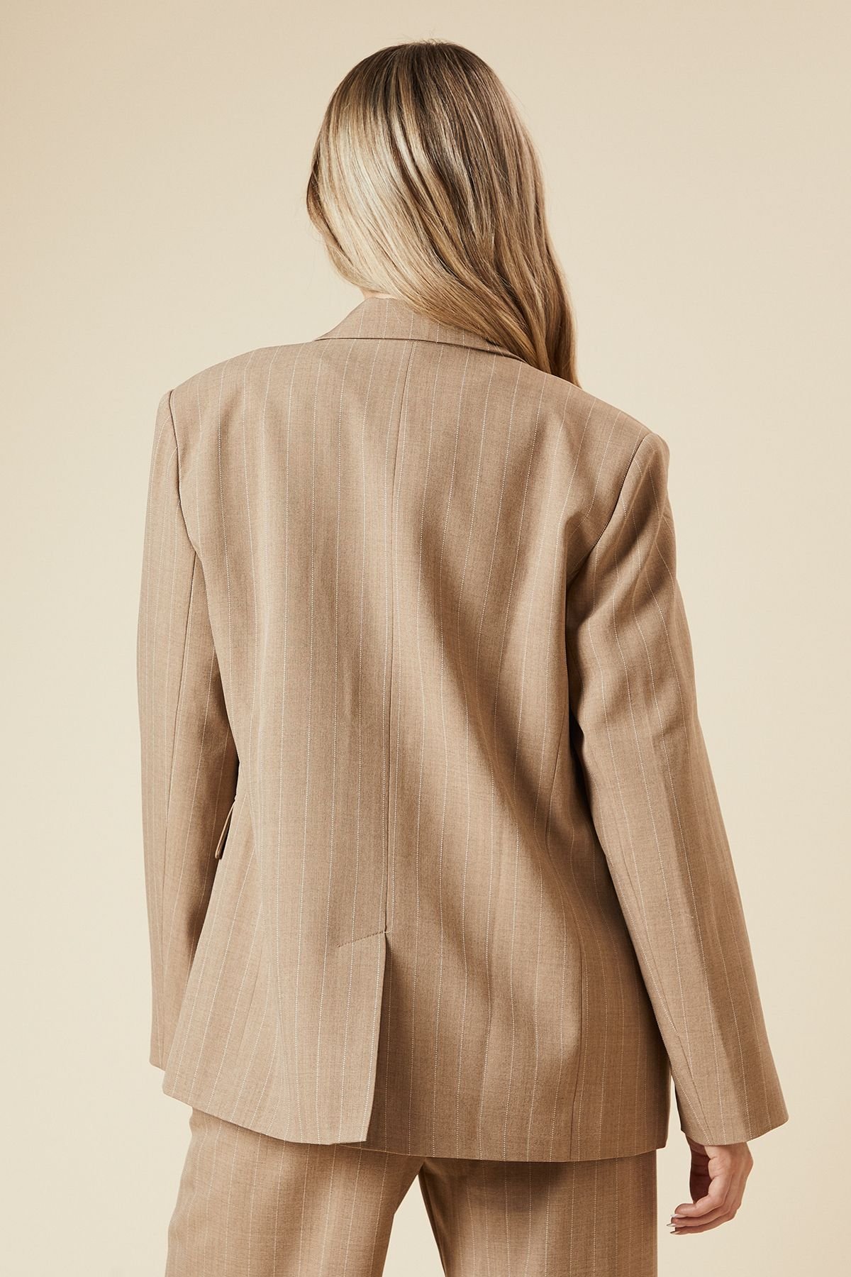 Dorothy Perkins Dorothy Perkins Women's Oversized Double Breasted Stripe Blazer in Stone - 3