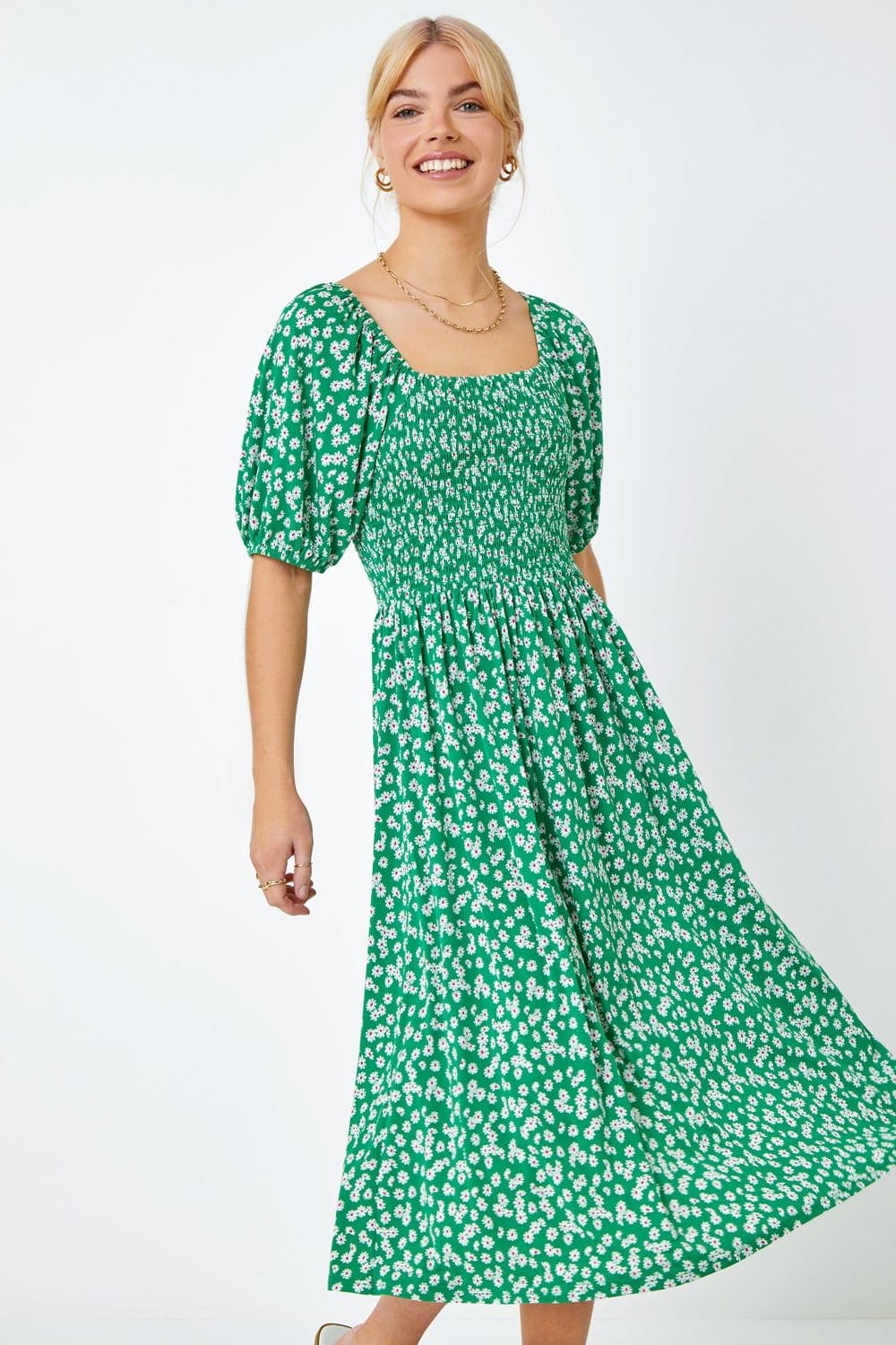 Dusk Dusk Women's Ditsy Floral Print Shirred Dress in Green - 4