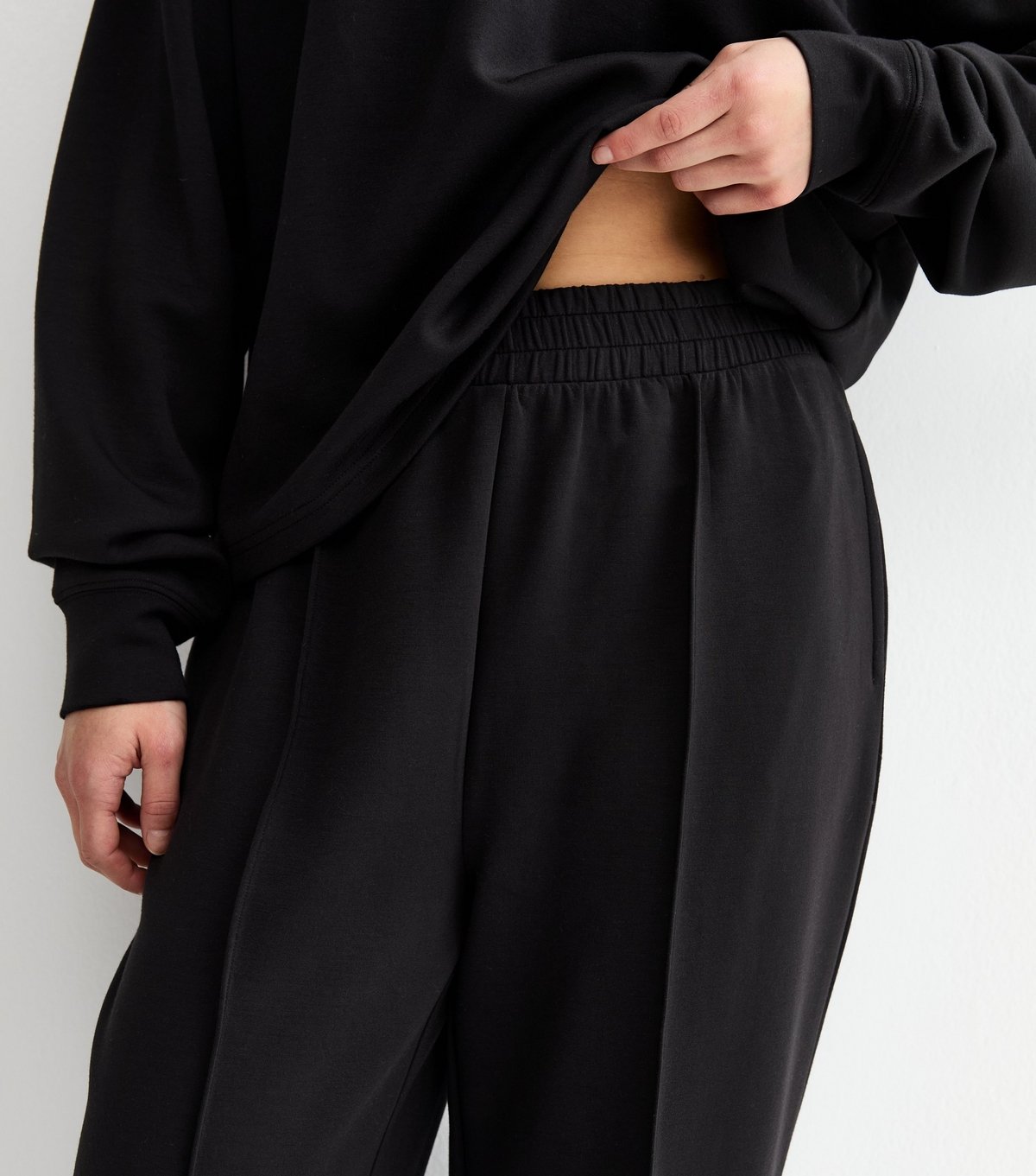 New Look Women's Petite Premium Black Wide Leg Joggers New Look - 2