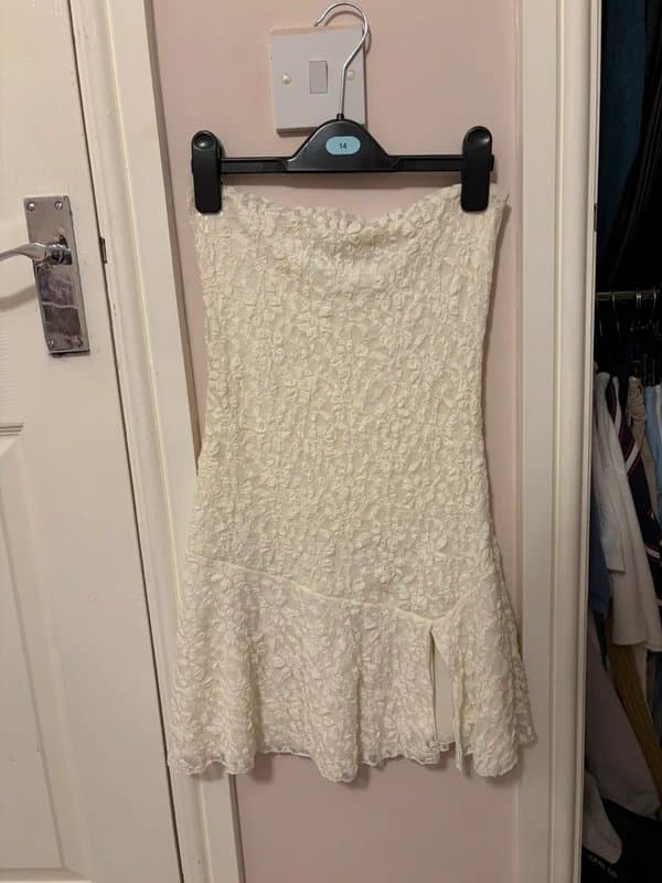 Bershka Bershka white flower mini dress