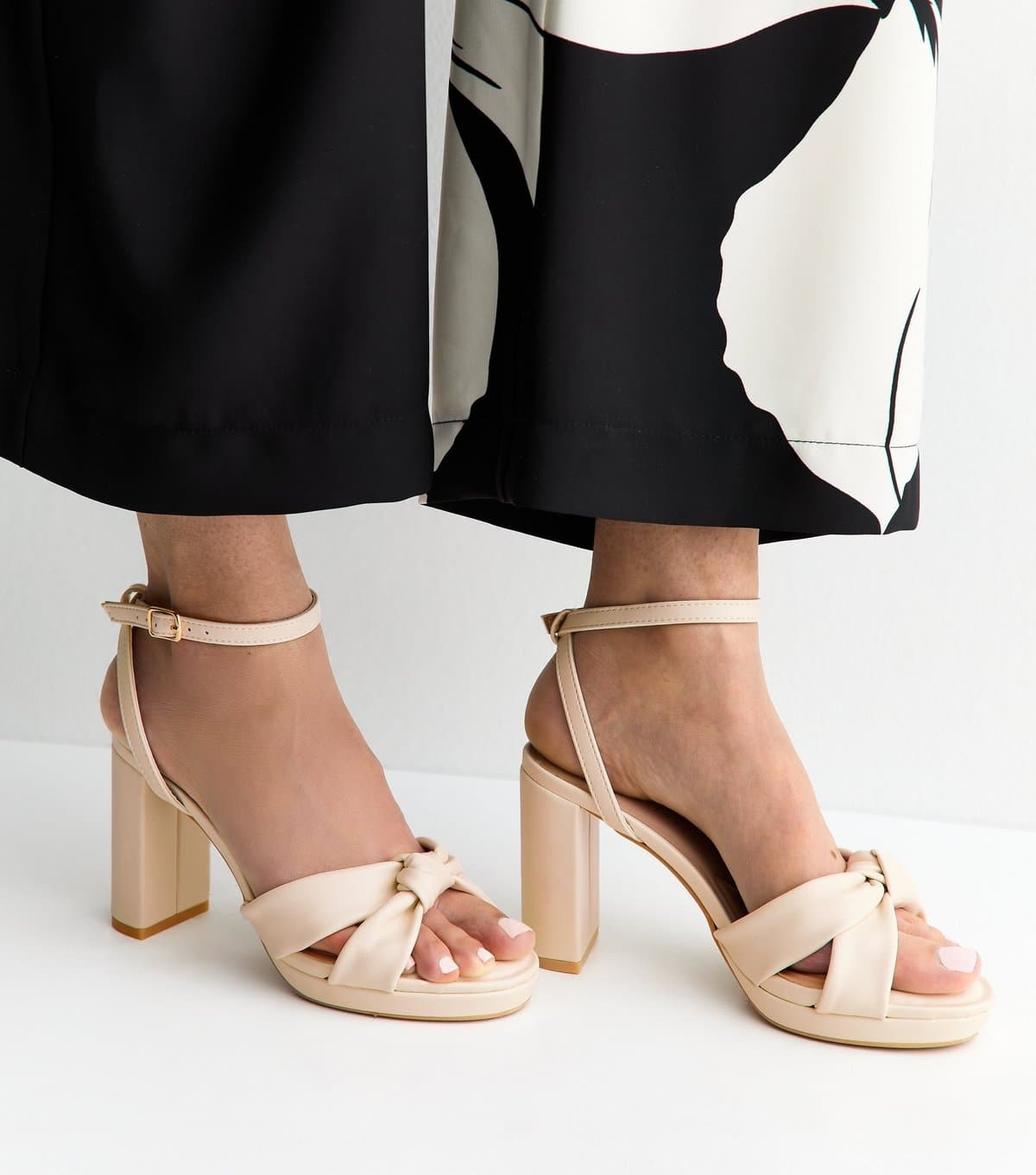 New Look Women's Wide Fit Off White Faux Leather Knot Strap Platform Sandals Vegan New Look