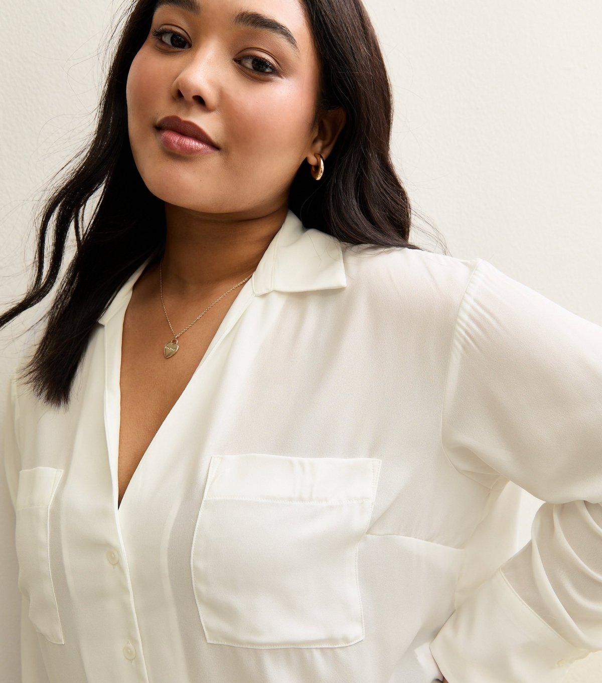 New Look Women's Plus Size White Front Pocket V-Neck Shirt Curves New Look - 2