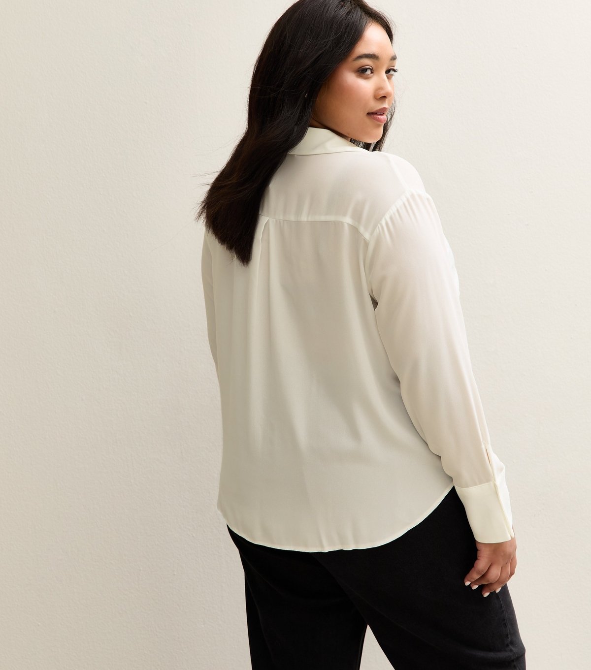 New Look Women's Plus Size White Front Pocket V-Neck Shirt Curves New Look - 4