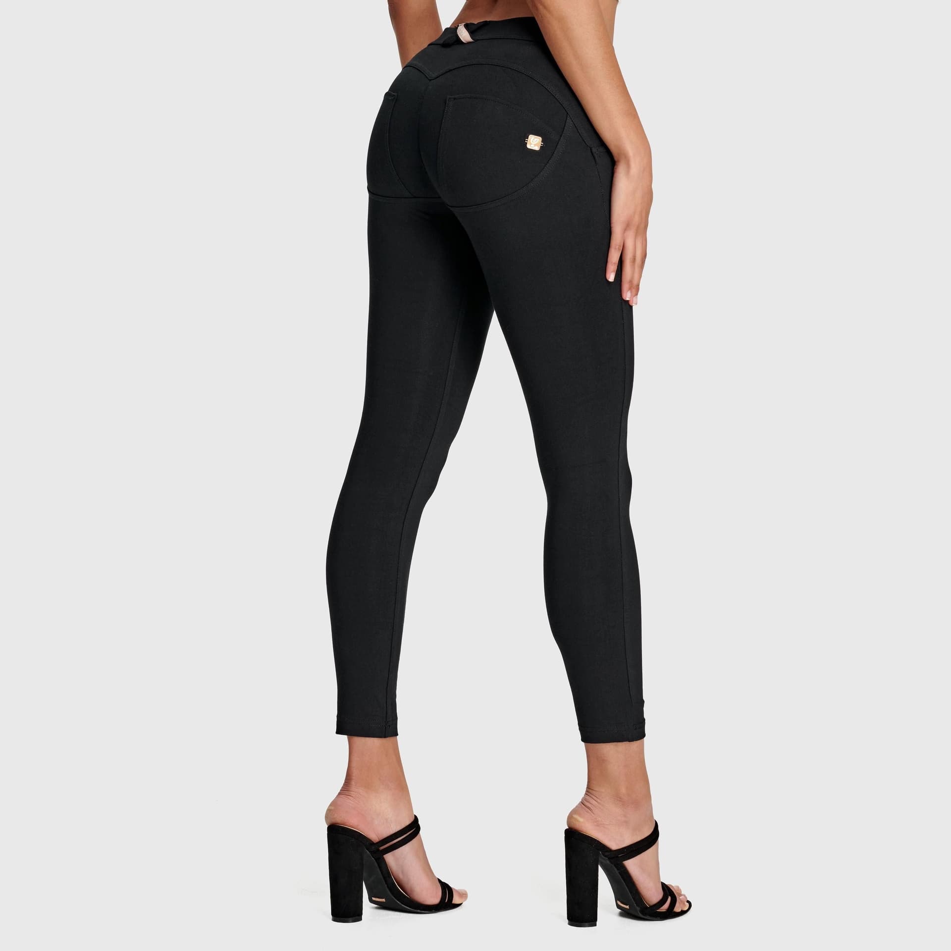 Freddy Freddy Women's WR.UP Fashion Mid Rise 7/8 Length Trousers in Black