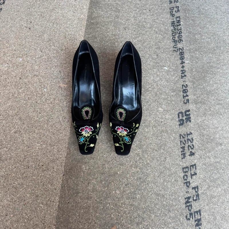 LK Bennett Y2K vintage LK Bennett suede heel floral embroidered square toe bow court heel