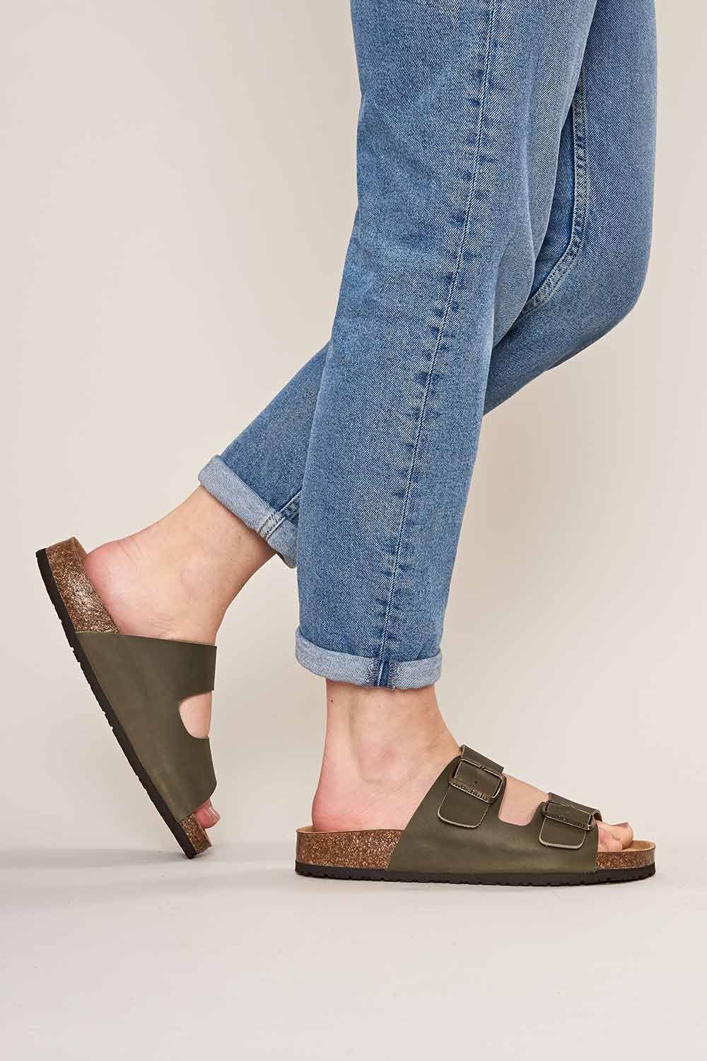 Moshulu Moshulu Women's 'Bavaria Waxy' Cork Footbed Sandals in Khaki - 4