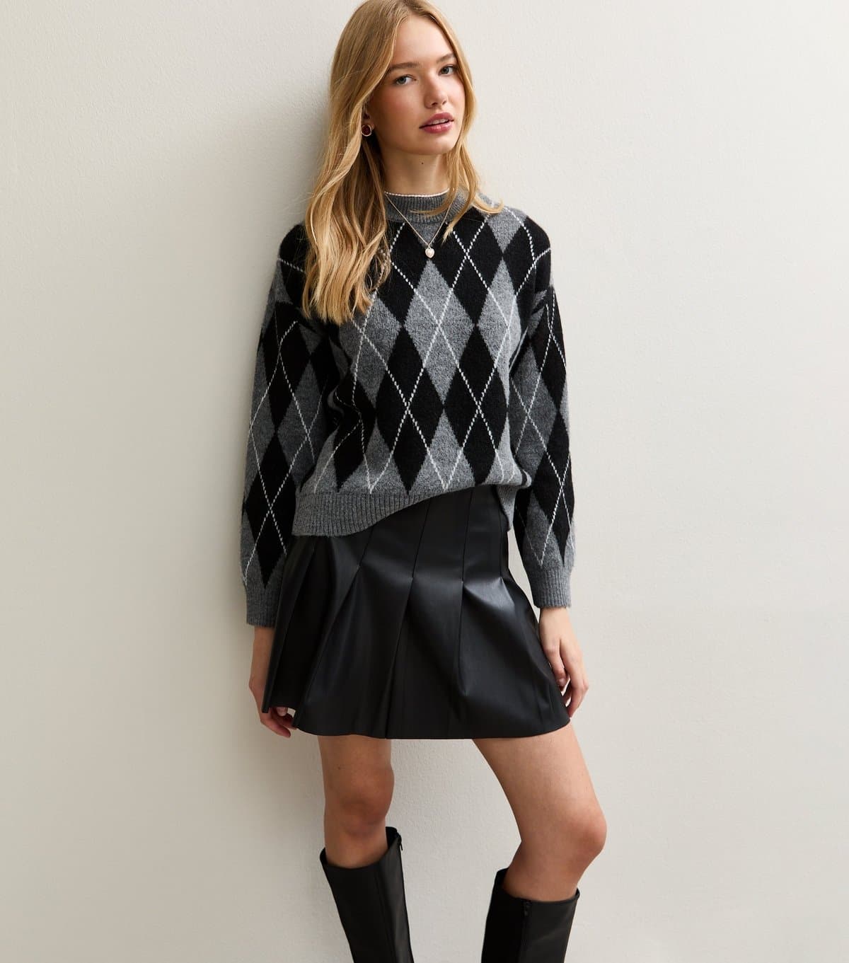 New Look Women's Black Faux Leather Pleated Mini Skirt New Look