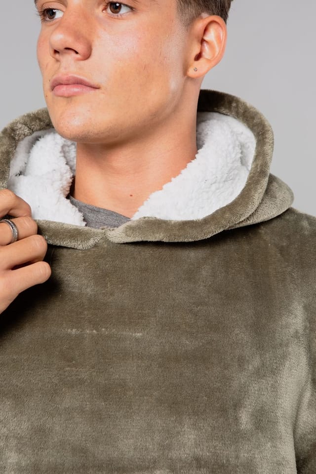Tokyo Laundry Tokyo Laundry Men's Hooded Blanket with Kangaroo Pocket in Khaki - 3