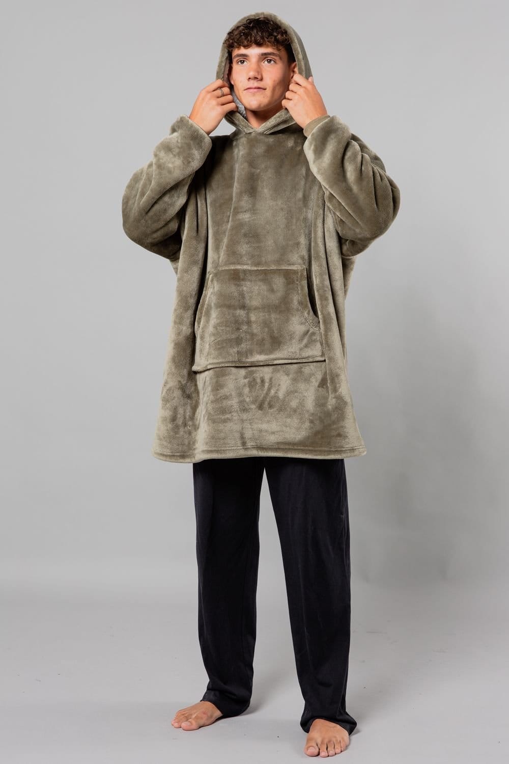 Tokyo Laundry Tokyo Laundry Men's Hooded Blanket with Kangaroo Pocket in Khaki - 4