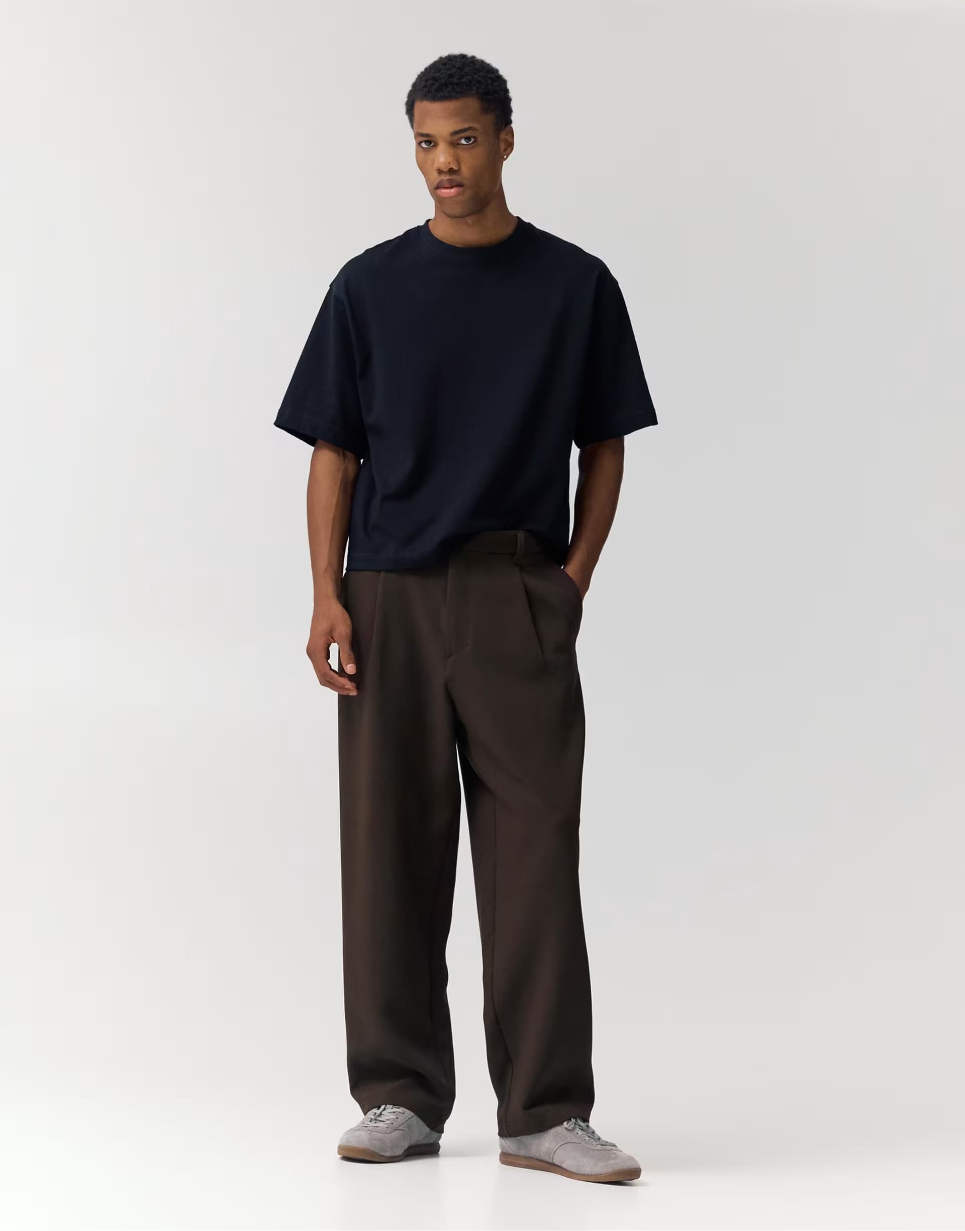 ASOS Pull&Bear Tailored fit darted trousers in chocolate