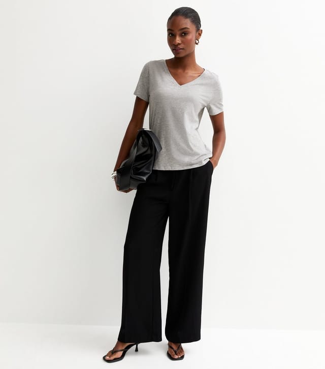 New Look Women's Grey Cotton V-Neck T-Shirt New Look - 3
