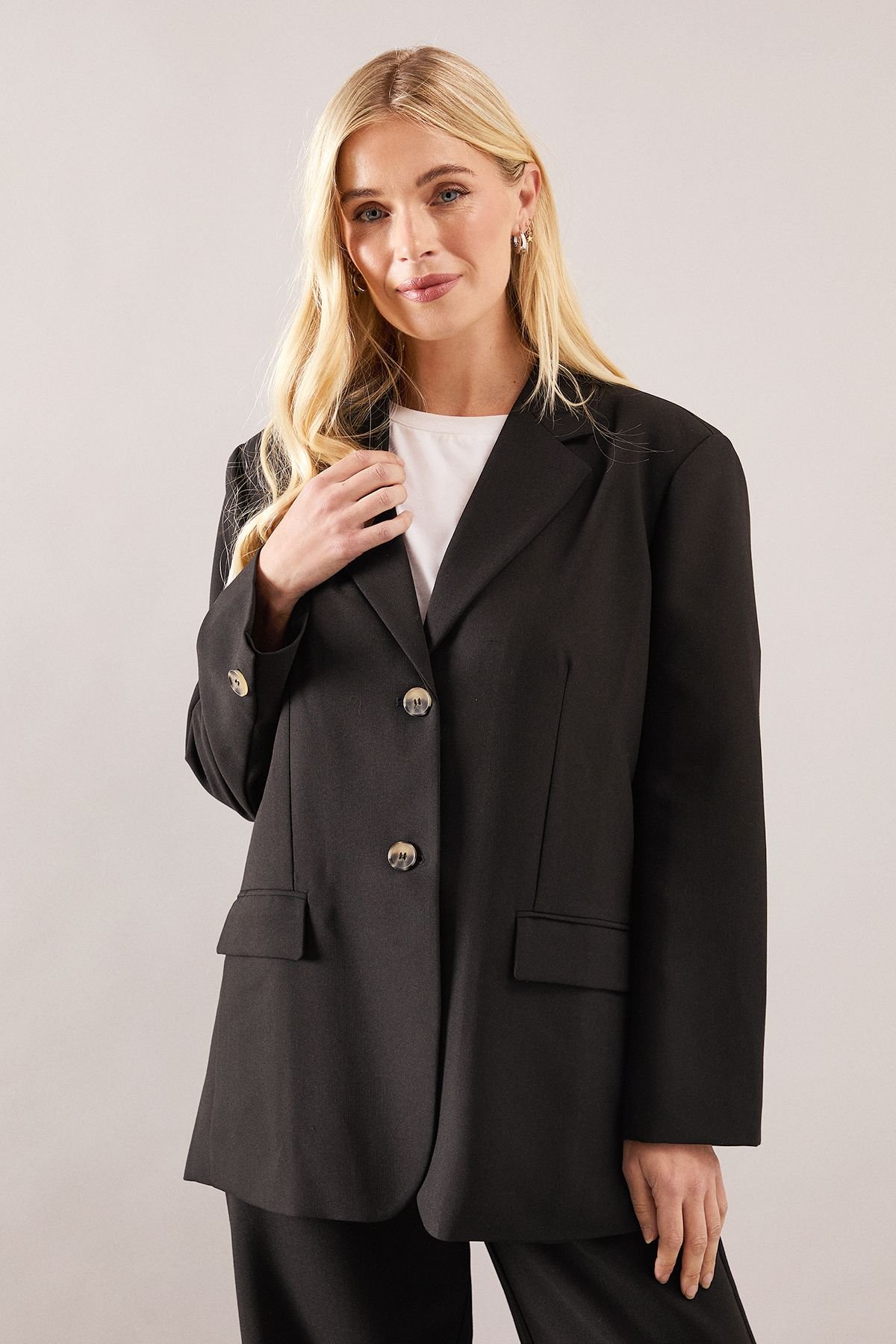 Wallis Wallis Women's Petite Single Breasted Two Button Blazer in Black - 2