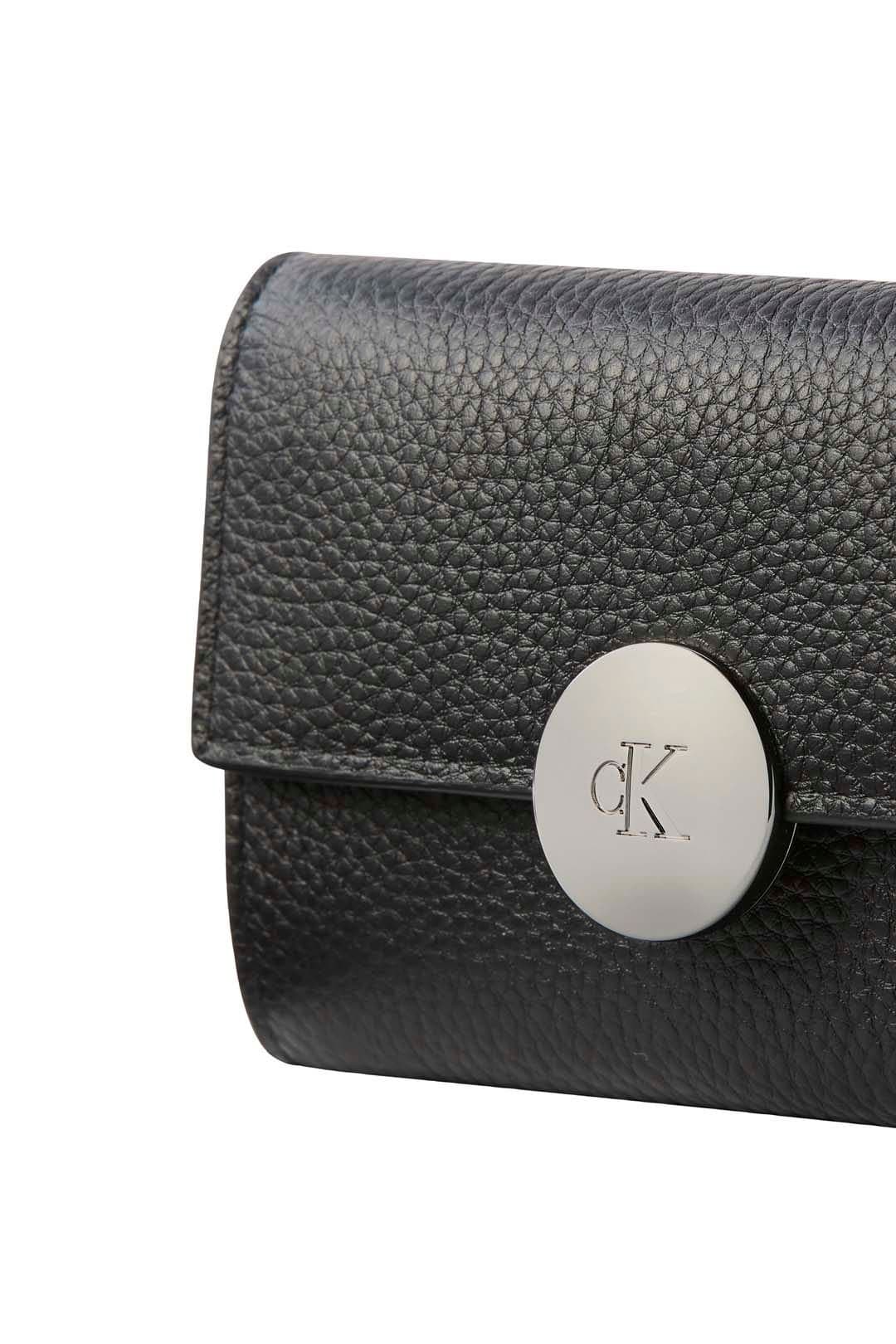 Calvin Klein Calvin Klein Women's Round Pebble Trifold Bag Black