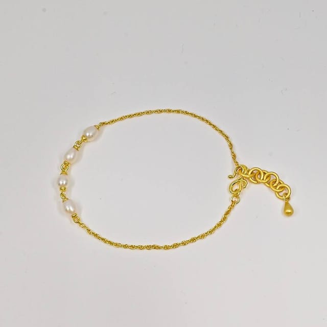 Nudie Jewellery Nudie Jewellery Women's 'Nudie' Petite Perla Pearl Bracelet in 18k Gold - 2
