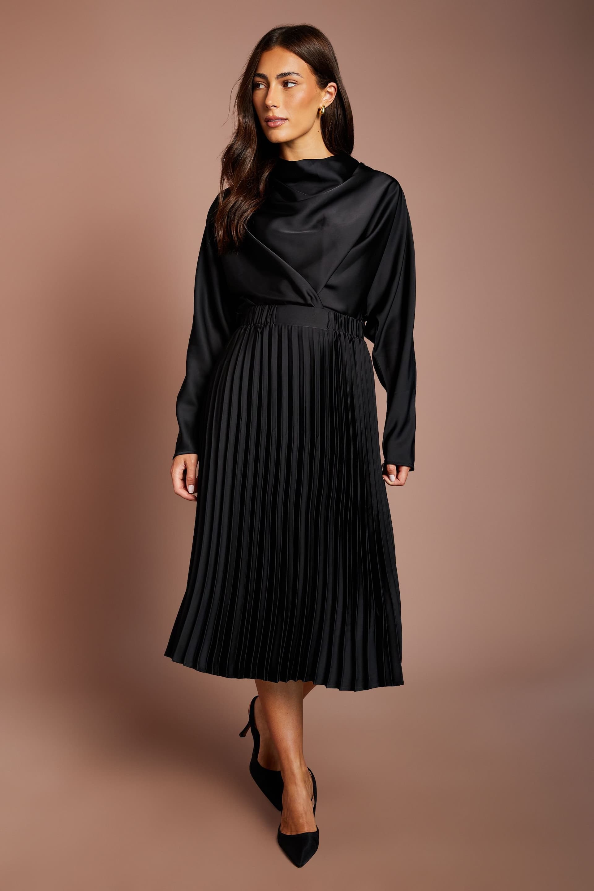 Coast Coast Women's Satin Pleated Skirt in Black