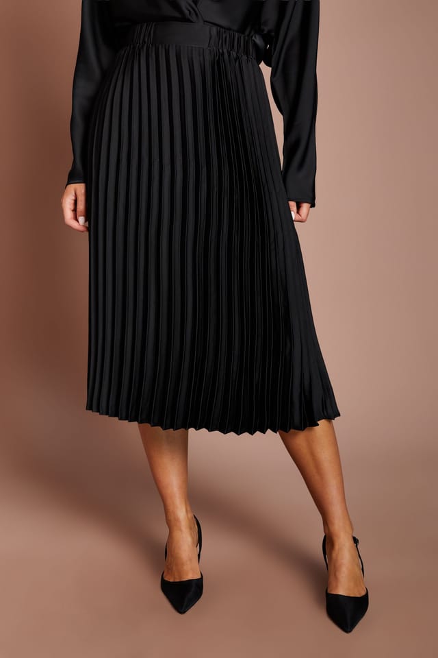 Coast Coast Women's Satin Pleated Skirt in Black - 2