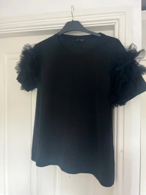 New Look Black T-shirt with ruffled sleeves