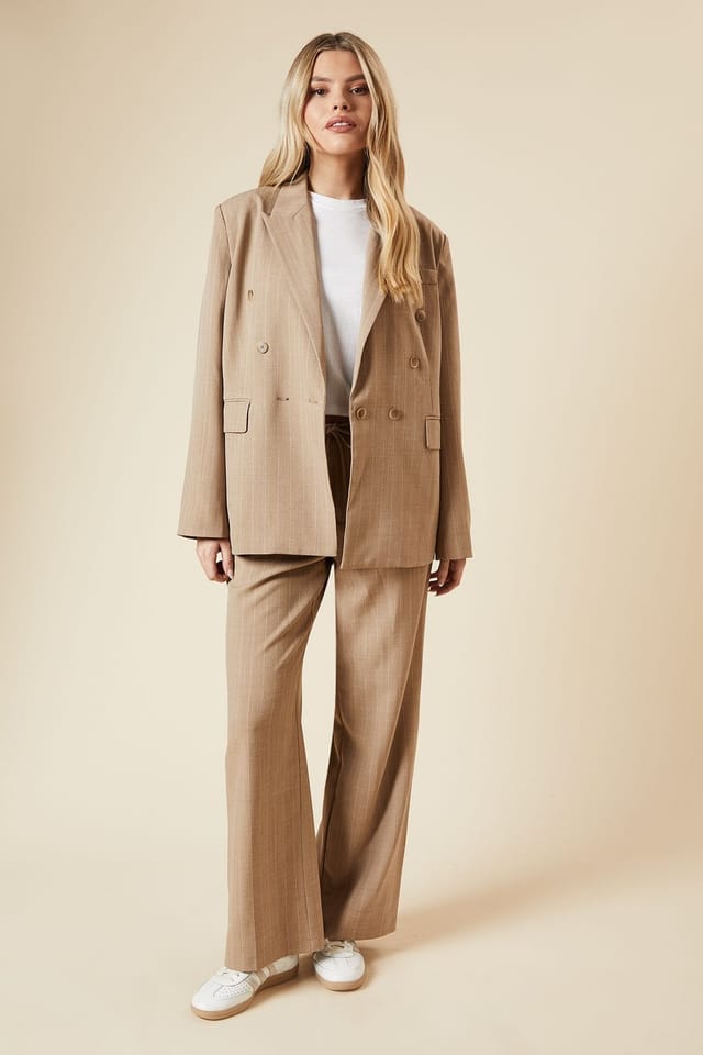 Dorothy Perkins Dorothy Perkins Women's Oversized Double Breasted Stripe Blazer in Stone - 2