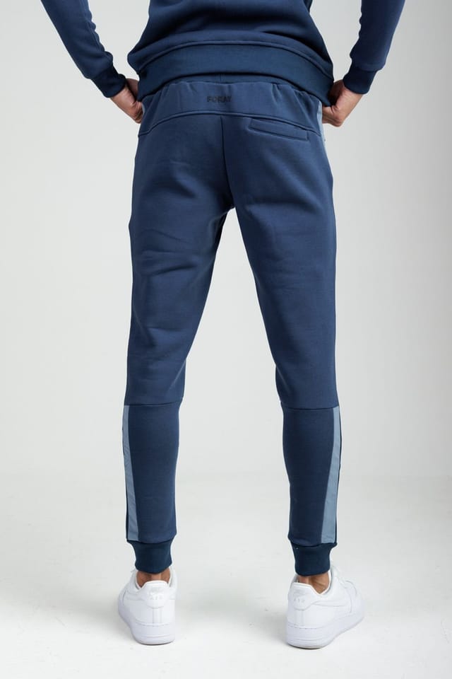 Foray Foray Men's Regular Fit Cotton Rich Fleece Joggers in Navy - 2