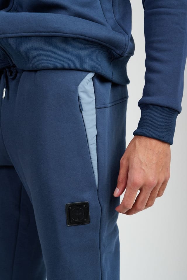 Foray Foray Men's Regular Fit Cotton Rich Fleece Joggers in Navy - 3