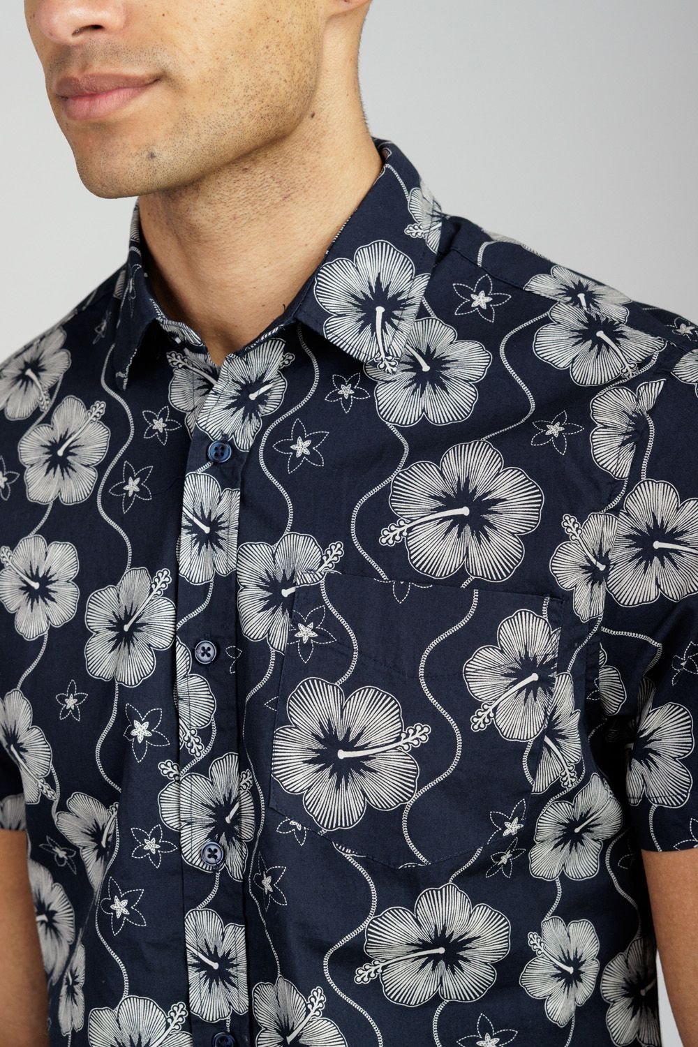 Tokyo Laundry Tokyo Laundry Men's Cotton Poplin Button-Up Shirt with Abstract Floral Print in Navy - 4