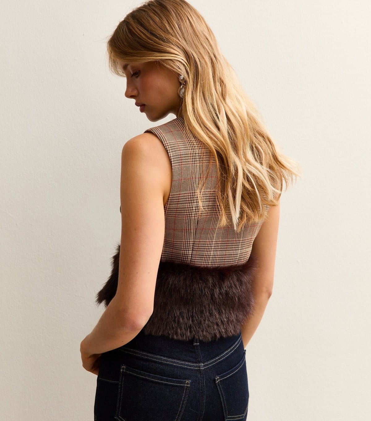 New Look Women's Brown Check Faux Fur Trim Waistcoat New Look - 4