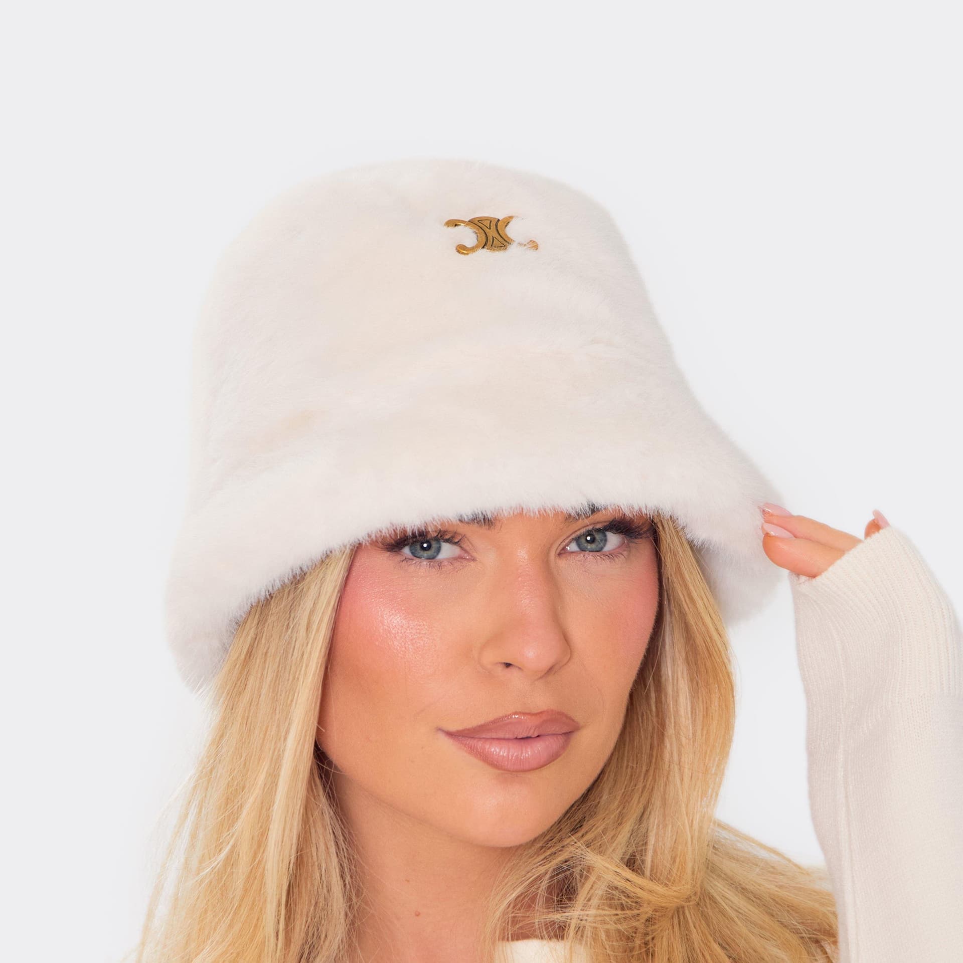 EGO EGO Cream Faux Fur Logo Detail Bucket Hat