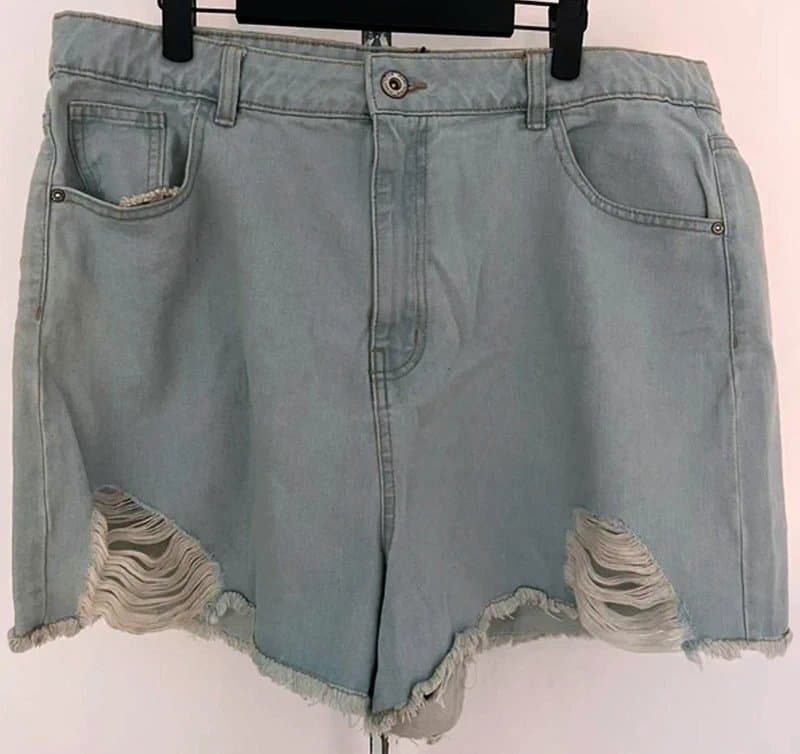 Boohoo BNWT Boohoo high waist denim mom summer shorts size 18