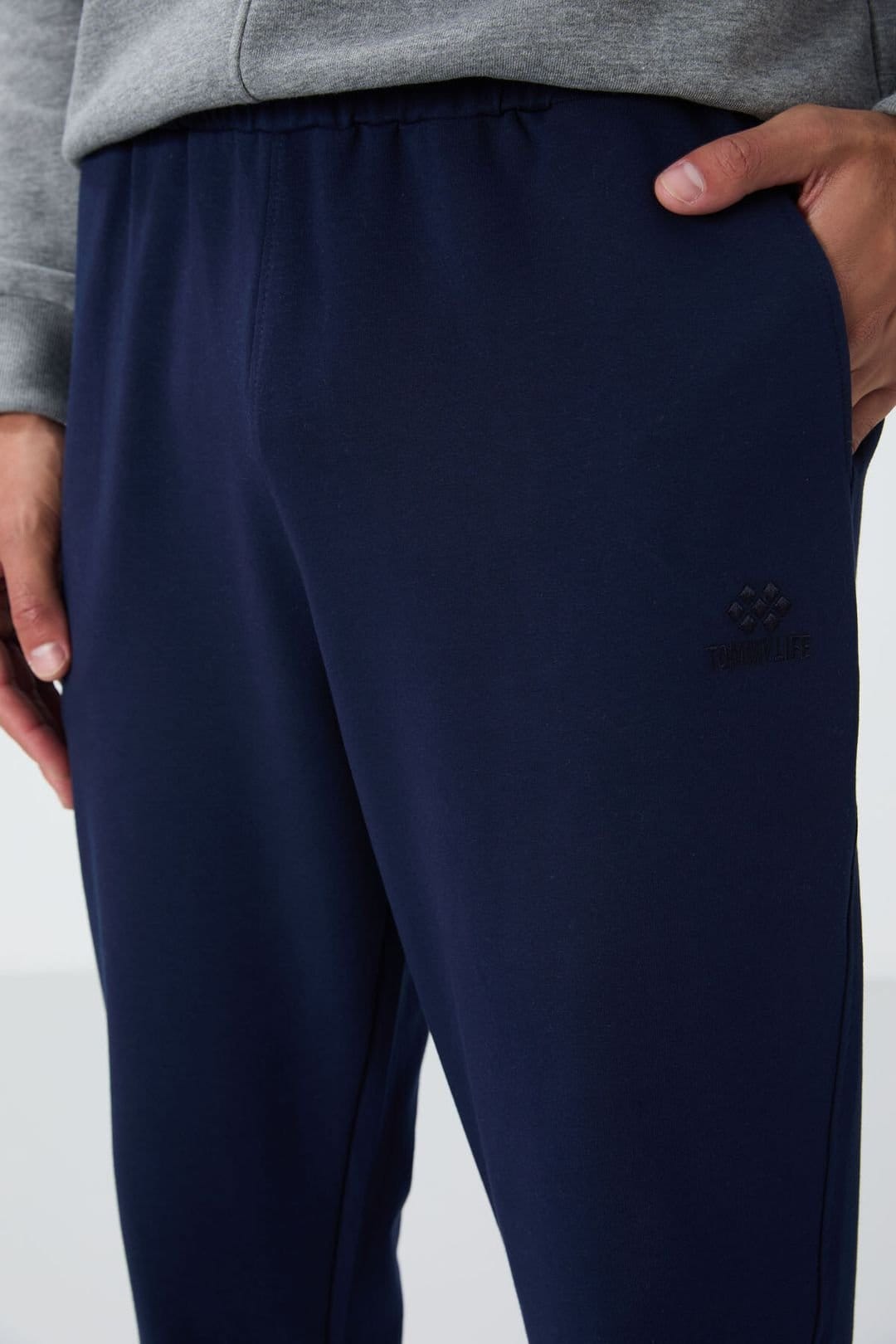 Tommy Life Tommy Life Men's Solid Fleece Sweatpants in Navy - 4