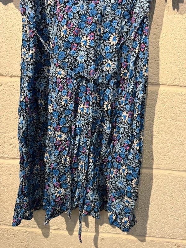 New Look Women’s size 10 blue floral dress