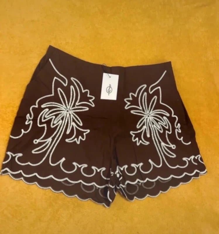 Stradivarius Stradivarius embroidered shorts in brown