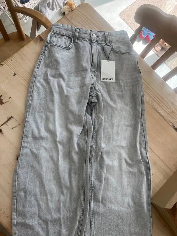 Bershka Light grey wide balloon jeans in petite