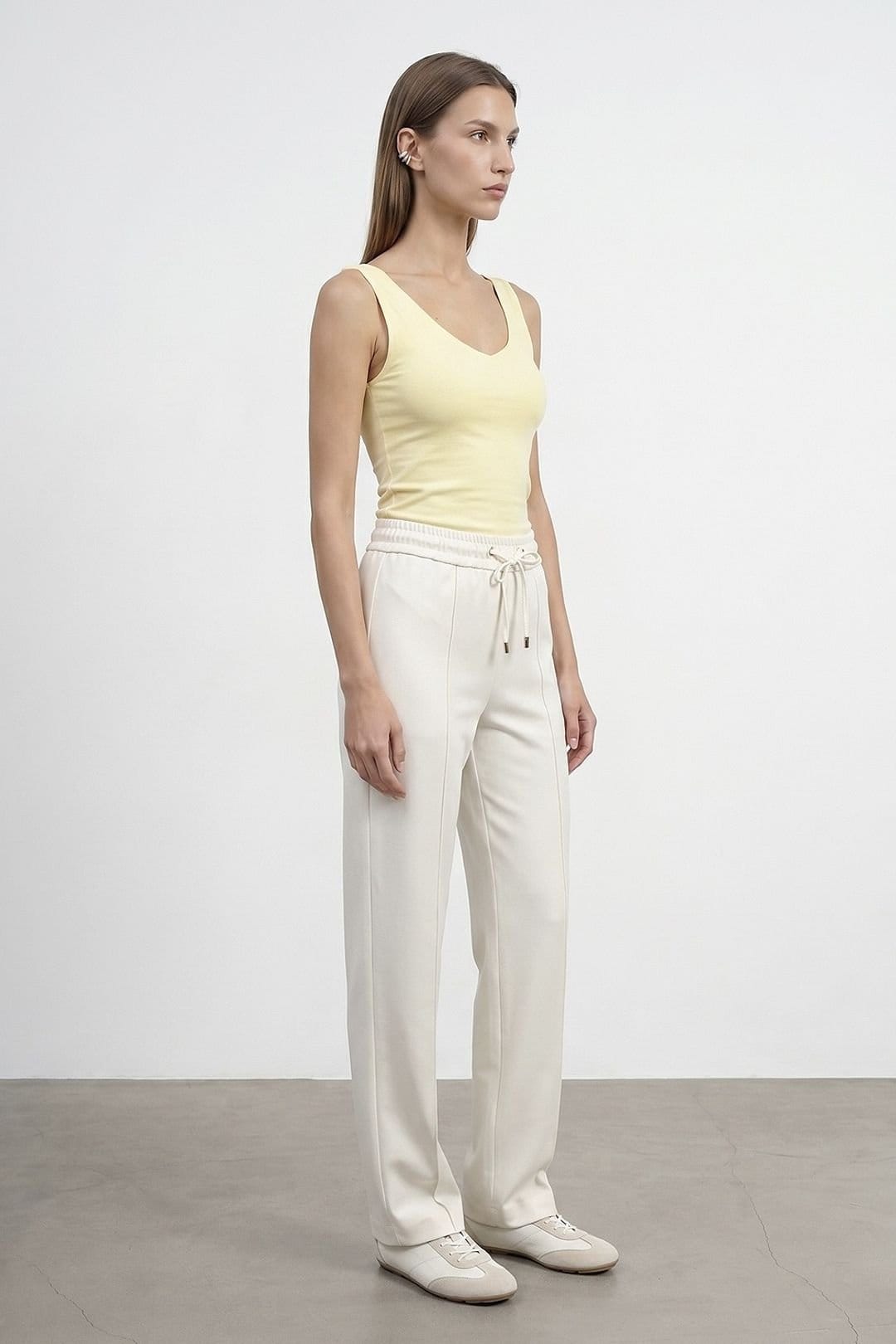 Dilvin Dilvin Women's Straight-leg Crepe Trousers With Drawstring Waist in Off-White - 4